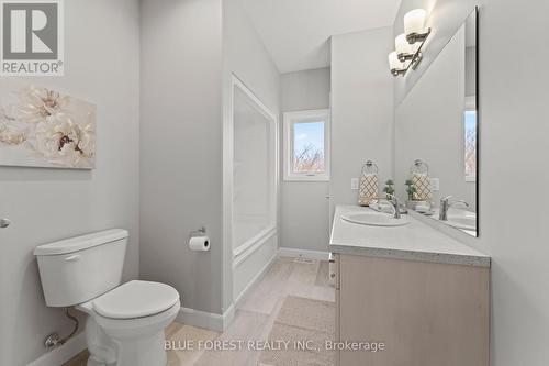 14 Vida Street, Chatham-Kent, ON - Indoor Photo Showing Bathroom