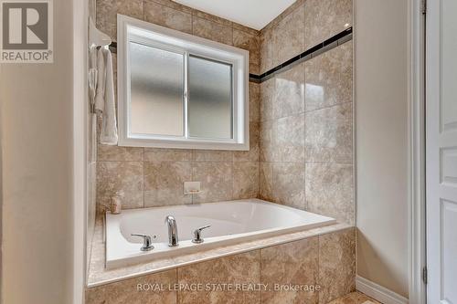 920 Stone Church Road E, Hamilton, ON - Indoor Photo Showing Bathroom