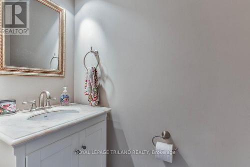 179 Brunswick Avenue, London, ON - Indoor Photo Showing Bathroom
