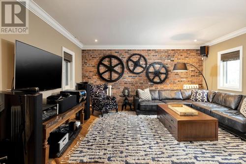 62 Bond Street W, Kawartha Lakes, ON - Indoor Photo Showing Living Room