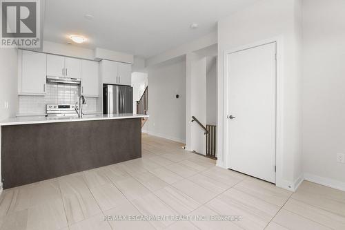 27 - 590 North Service Road, Hamilton (Stoney Creek), ON - Indoor Photo Showing Kitchen