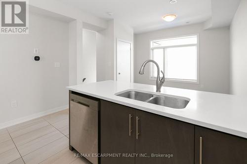 27 - 590 North Service Road, Hamilton (Stoney Creek), ON - Indoor Photo Showing Kitchen With Double Sink