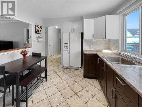 907 Fennell Avenue E, Hamilton, ON - Indoor Photo Showing Kitchen