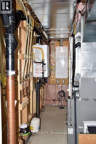 207 Essex Street, Sarnia, ON - Indoor Photo Showing Basement