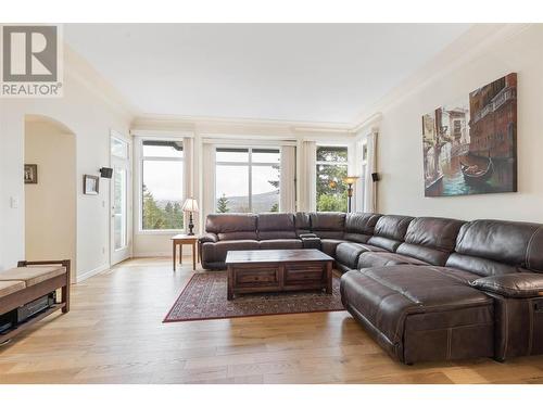 12857 Oyama Road, Lake Country, BC - Indoor Photo Showing Living Room