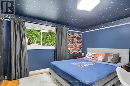 15 Killarney Road, London, ON - Indoor Photo Showing Bedroom