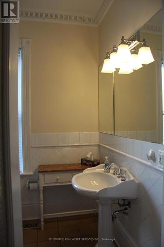 25 Beaconsfield Avenue, London, ON - Indoor Photo Showing Bathroom