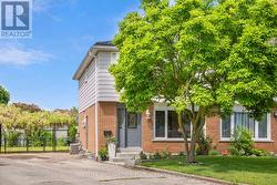 1957 SILVERBERRY CRESCENT  Mississauga, ON L5J 1C8