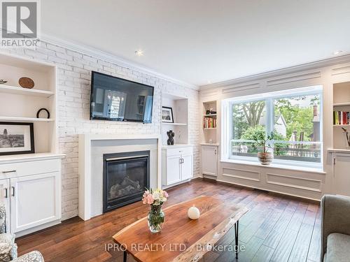 3140 Longmeadow Road, Burlington, ON - Indoor Photo Showing Living Room With Fireplace