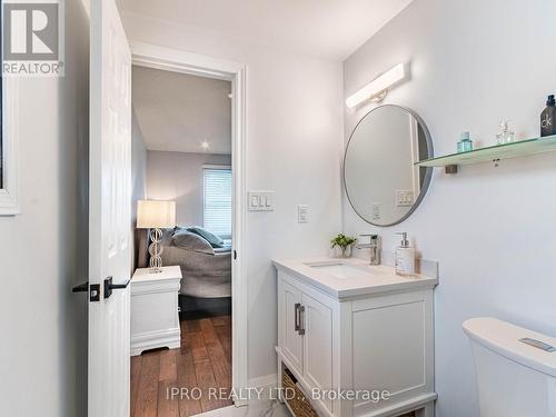 3140 Longmeadow Road, Burlington, ON - Indoor Photo Showing Bathroom