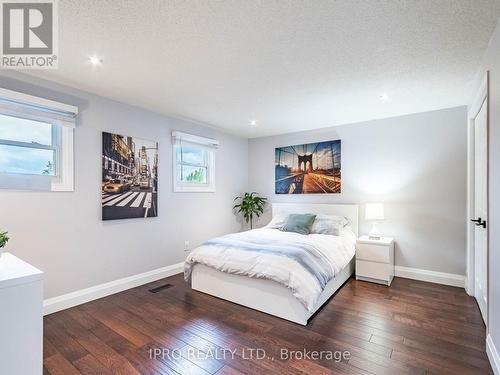 3140 Longmeadow Road, Burlington, ON - Indoor Photo Showing Bedroom