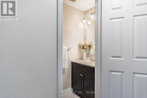 729 Thompson Road S, Milton, ON - Indoor Photo Showing Bathroom