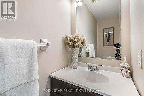 729 Thompson Road S, Milton, ON - Indoor Photo Showing Bathroom