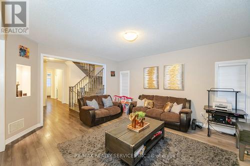 184 Hutchinson Drive, New Tecumseth, ON - Indoor Photo Showing Living Room