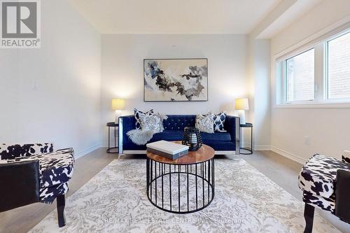 1623 Corsal Court, Innisfil, ON - Indoor Photo Showing Living Room