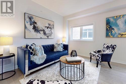 1623 Corsal Court, Innisfil, ON - Indoor Photo Showing Living Room