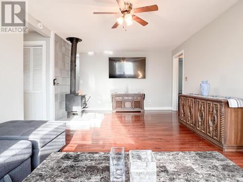 1127 Gilford Road, Innisfil, ON - Indoor Photo Showing Living Room