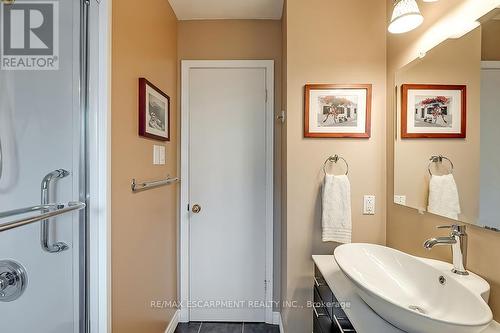689 Ardleigh Crescent, Burlington, ON - Indoor Photo Showing Bathroom