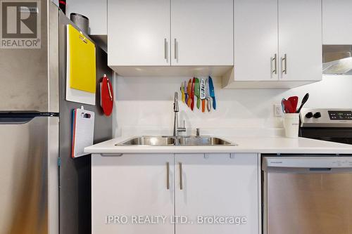 A - 26 Lookout Drive, Clarington, ON - Indoor Photo Showing Kitchen With Double Sink