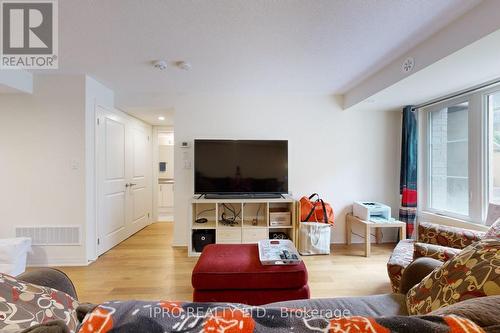 A - 26 Lookout Drive, Clarington (Bowmanville), ON - Indoor Photo Showing Living Room