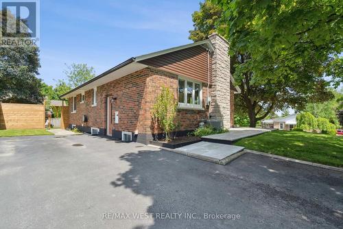 308 Donlin Avenue, Newmarket (Central Newmarket), ON - Outdoor