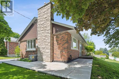 308 Donlin Avenue, Newmarket (Central Newmarket), ON - Outdoor