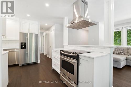 308 Donlin Avenue, Newmarket (Central Newmarket), ON - Indoor Photo Showing Kitchen