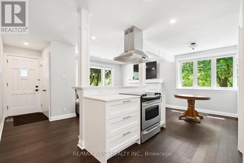 308 Donlin Avenue, Newmarket (Central Newmarket), ON - Indoor Photo Showing Kitchen