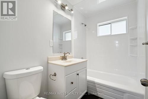 308 Donlin Avenue, Newmarket (Central Newmarket), ON - Indoor Photo Showing Bathroom