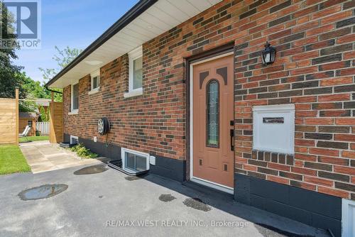 308 Donlin Avenue, Newmarket (Central Newmarket), ON - Outdoor With Exterior