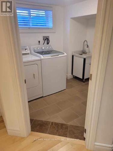 308 Donlin Avenue, Newmarket (Central Newmarket), ON - Indoor Photo Showing Laundry Room