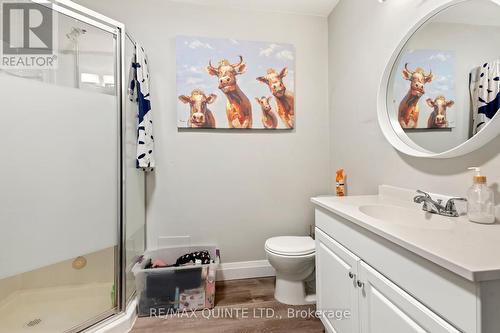145 Pinnacle Street, Belleville, ON - Indoor Photo Showing Bathroom