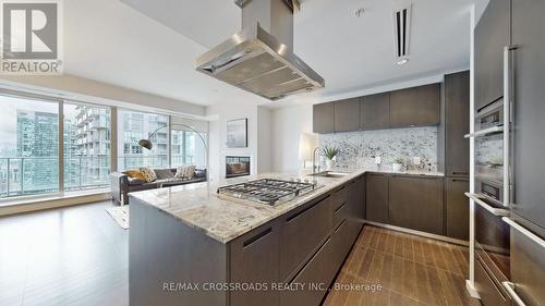 2803 - 180 University Avenue, Toronto (Bay Street Corridor), ON - Indoor Photo Showing Kitchen With Upgraded Kitchen