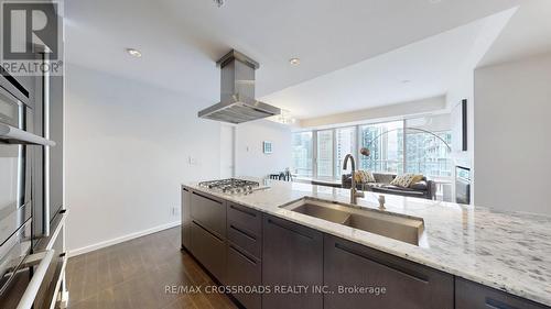 2803 - 180 University Avenue, Toronto (Bay Street Corridor), ON - Indoor Photo Showing Kitchen