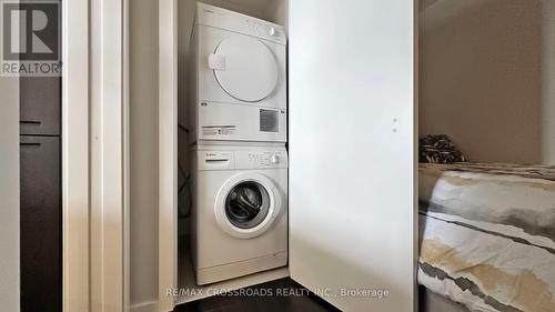 2803 - 180 University Avenue, Toronto (Bay Street Corridor), ON - Indoor Photo Showing Laundry Room