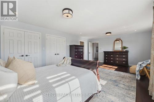 27 Charles Tilley Crescent, Clarington, ON - Indoor Photo Showing Bedroom