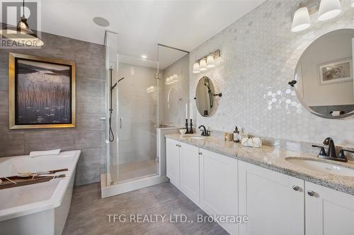 27 Charles Tilley Crescent, Clarington, ON - Indoor Photo Showing Bathroom