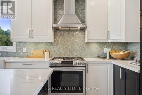 27 Charles Tilley Crescent, Clarington, ON - Indoor Photo Showing Kitchen With Upgraded Kitchen