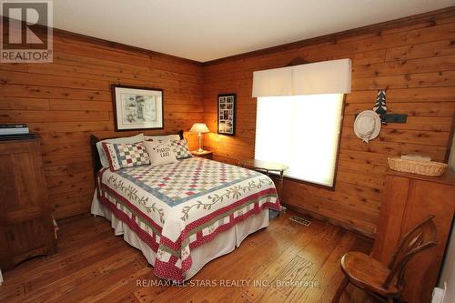 4 Reynolds Court, Kawartha Lakes, ON - Indoor Photo Showing Bedroom