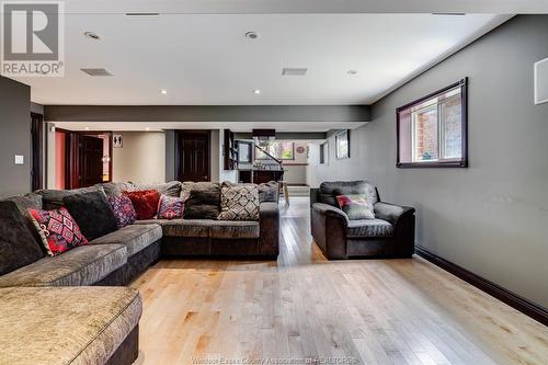 169 Branton Crescent, Tecumseh, ON - Indoor Photo Showing Living Room