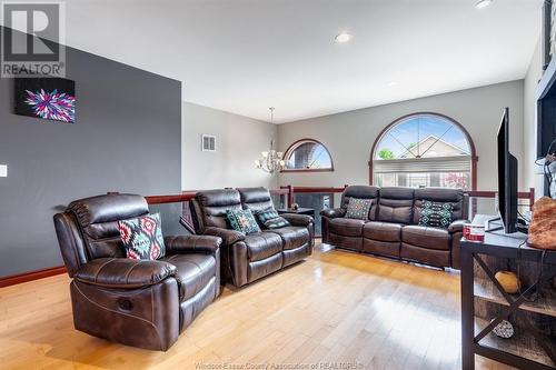169 Branton Crescent, Tecumseh, ON - Indoor Photo Showing Living Room