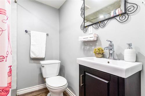 28 East 23Rd Street, Hamilton, ON - Indoor Photo Showing Bathroom
