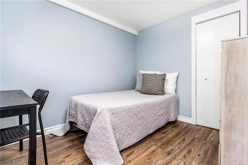 28 East 23Rd Street, Hamilton, ON - Indoor Photo Showing Bedroom
