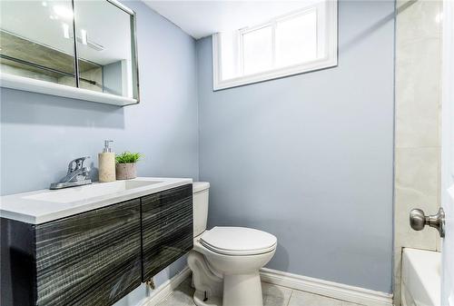 28 East 23Rd Street, Hamilton, ON - Indoor Photo Showing Bathroom