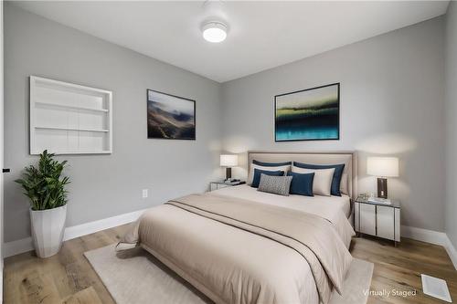 206 East 27Th Street, Hamilton, ON - Indoor Photo Showing Bedroom