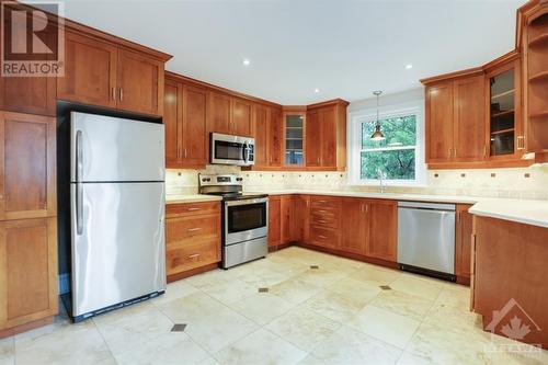 381 Leighton Terrace, Ottawa, ON - Indoor Photo Showing Kitchen With Stainless Steel Kitchen