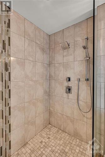 2116 Benjamin Avenue, Ottawa, ON - Indoor Photo Showing Bathroom