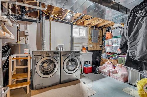2116 Benjamin Avenue, Ottawa, ON - Indoor Photo Showing Laundry Room