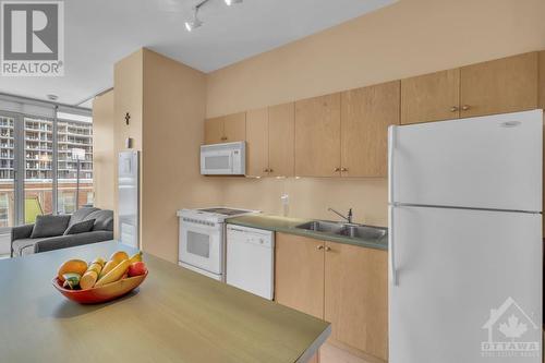 383 Cumberland Street Unit#610, Ottawa, ON - Indoor Photo Showing Kitchen With Double Sink