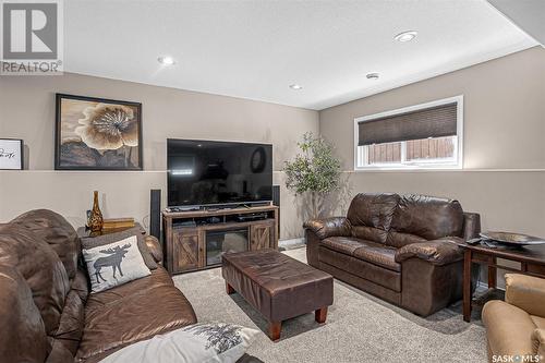 238 Sutter Place, Saskatoon, SK - Indoor Photo Showing Living Room